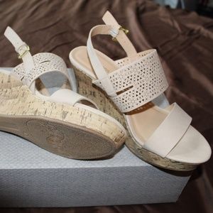 NWT Maurices Platform Wedge Sandals Size 8